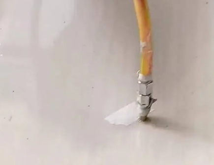 靖江瓷砖空鼓维修公司专业解答在瓷砖铺贴过程中，如果使用的砂料过粗（如全部使用了粗砂），可能会导致以下问题